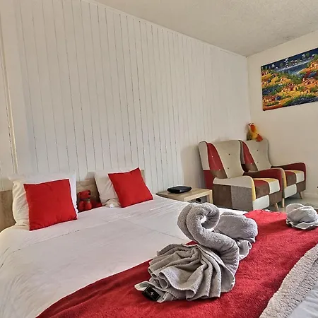 L'escapade Perchee*disney*paris* * Pomponne